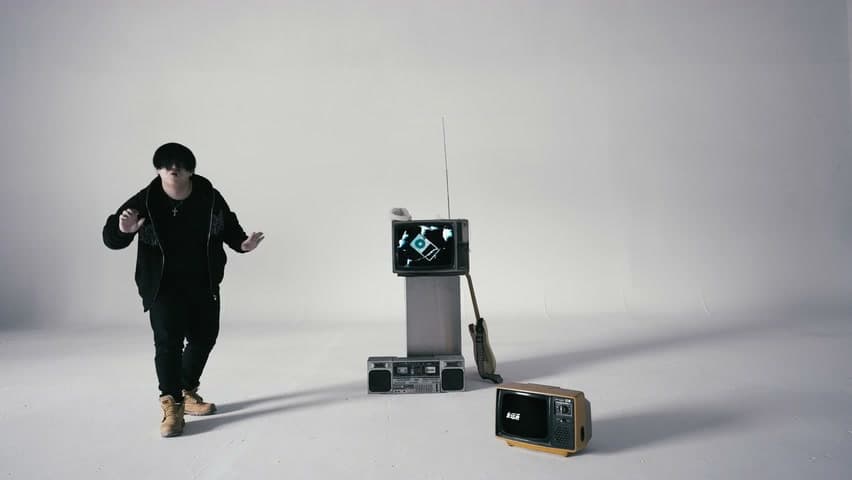 SkiOnDaRoad黄云龙《MP3 ft.罗言》 footage 9