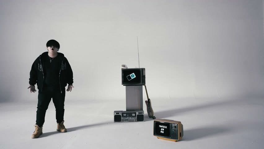 SkiOnDaRoad黄云龙《MP3 ft.罗言》 footage 12