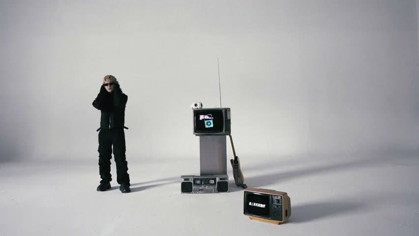 SkiOnDaRoad黄云龙《MP3 ft.罗言》 footage 15